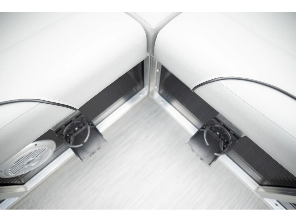 2023 Lowe Boats Ultra Cruise 200 alt