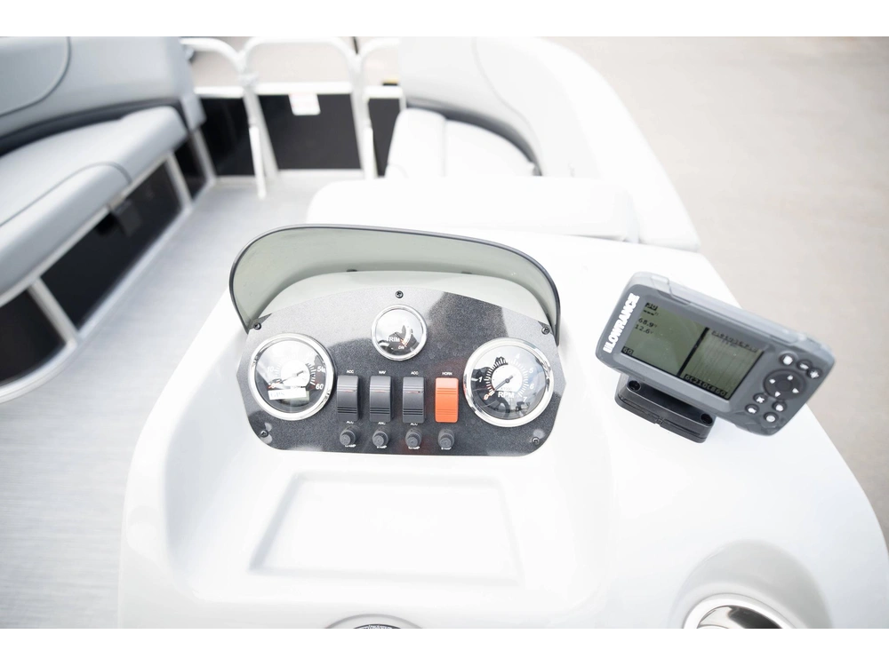 2023 Lowe Boats Ultra Cruise 200 alt