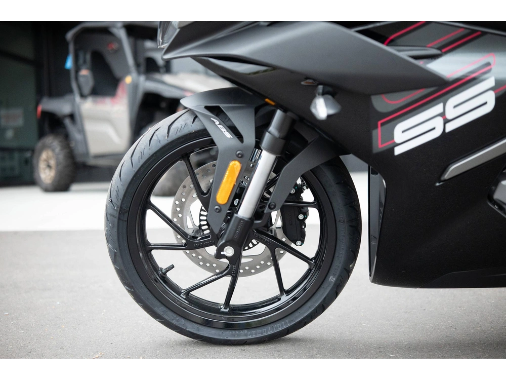 2024 Cfmoto 300ss alt