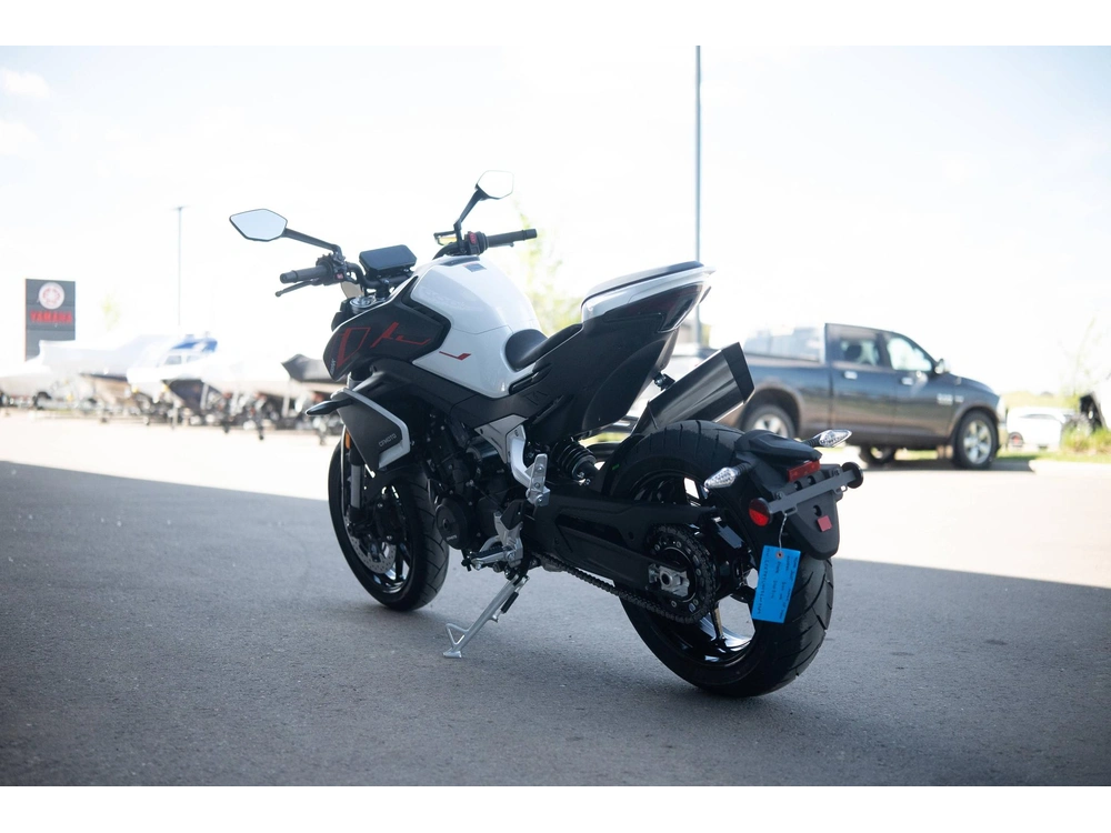 2025 Cfmoto 800nk alt