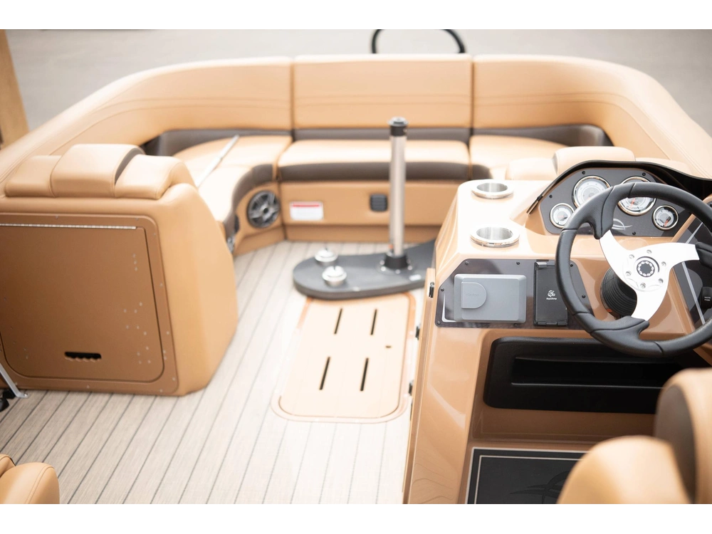 2025 Suncatcher Fusion 324sl alt