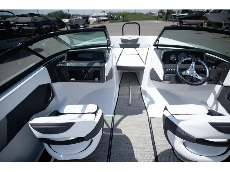 2023 Monterey Boats M225 BOWRIDER thumbnail 12