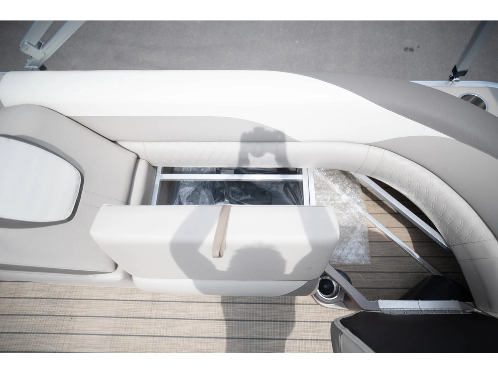 2023 Legend Q-series Lounge Plus Sport Pro alt