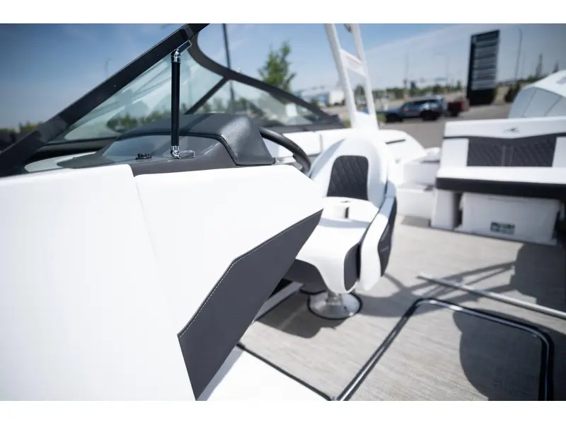 2023 Monterey Boats M225 BOWRIDER thumbnail 20