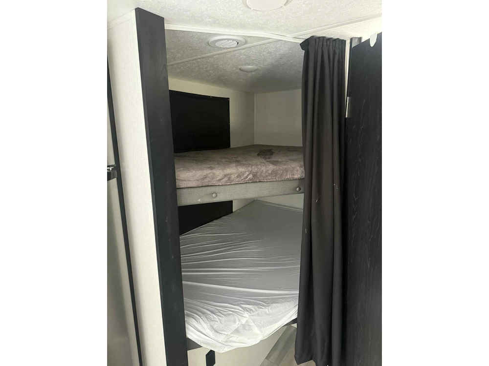 2022 Coachmen Fr. Express 238bhs alt