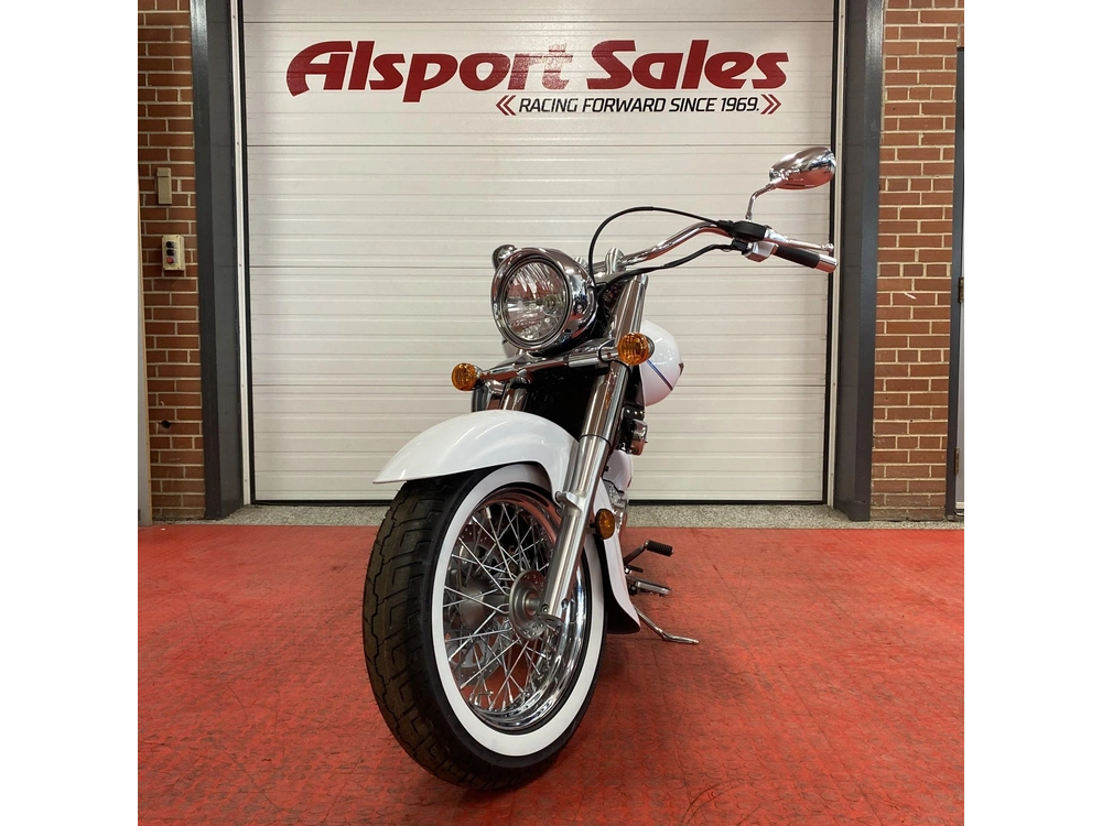 2025 Suzuki Boulevard C50 alt