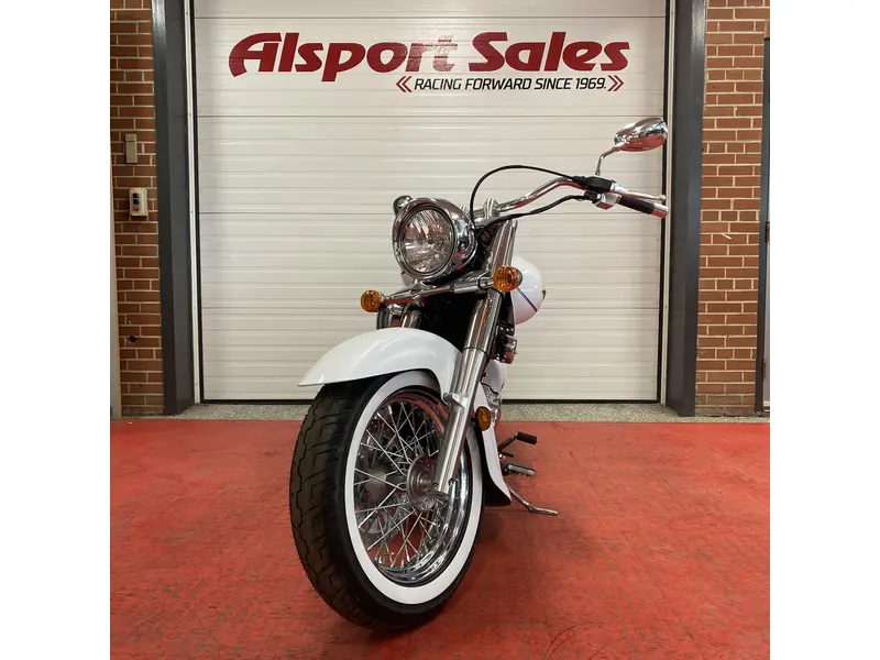 2025 Suzuki BOULEVARD C50 thumbnail 3