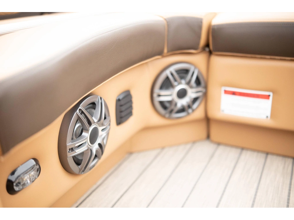 2025 Suncatcher Fusion 324sl alt