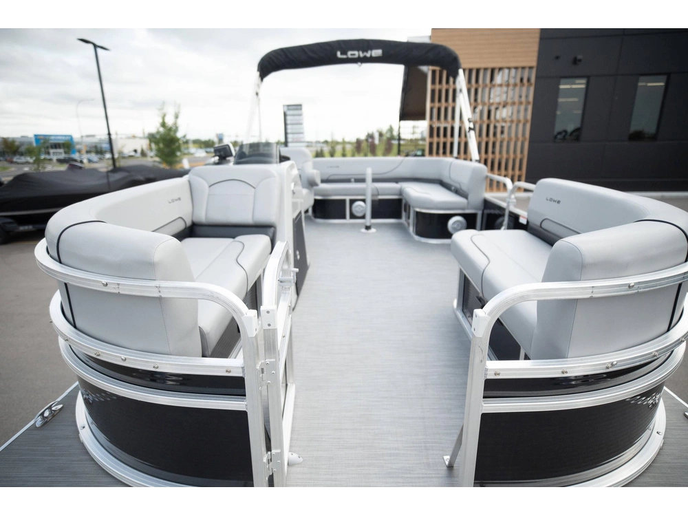 2023 Lowe Boats Ultra Cruise 200 alt