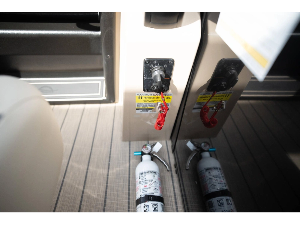 2025 Suncatcher Select 20f alt