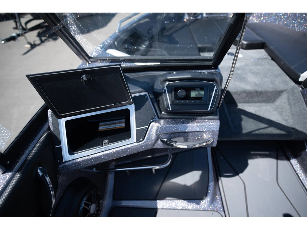 2025 Skeeter Products Solera 189 alt