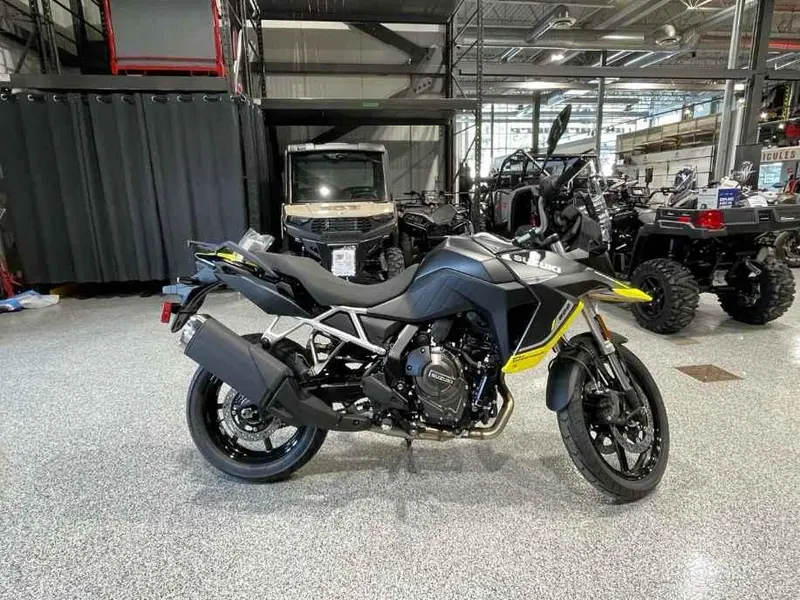 2025 Suzuki V-Strom 800 thumbnail 3