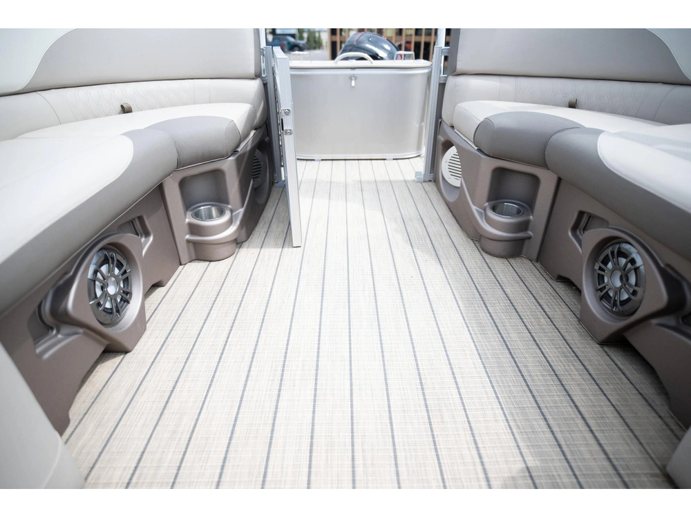 2023 Legend Q-series Lounge Plus Sport Pro alt