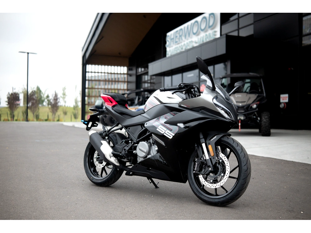 2024 Cfmoto 300ss alt