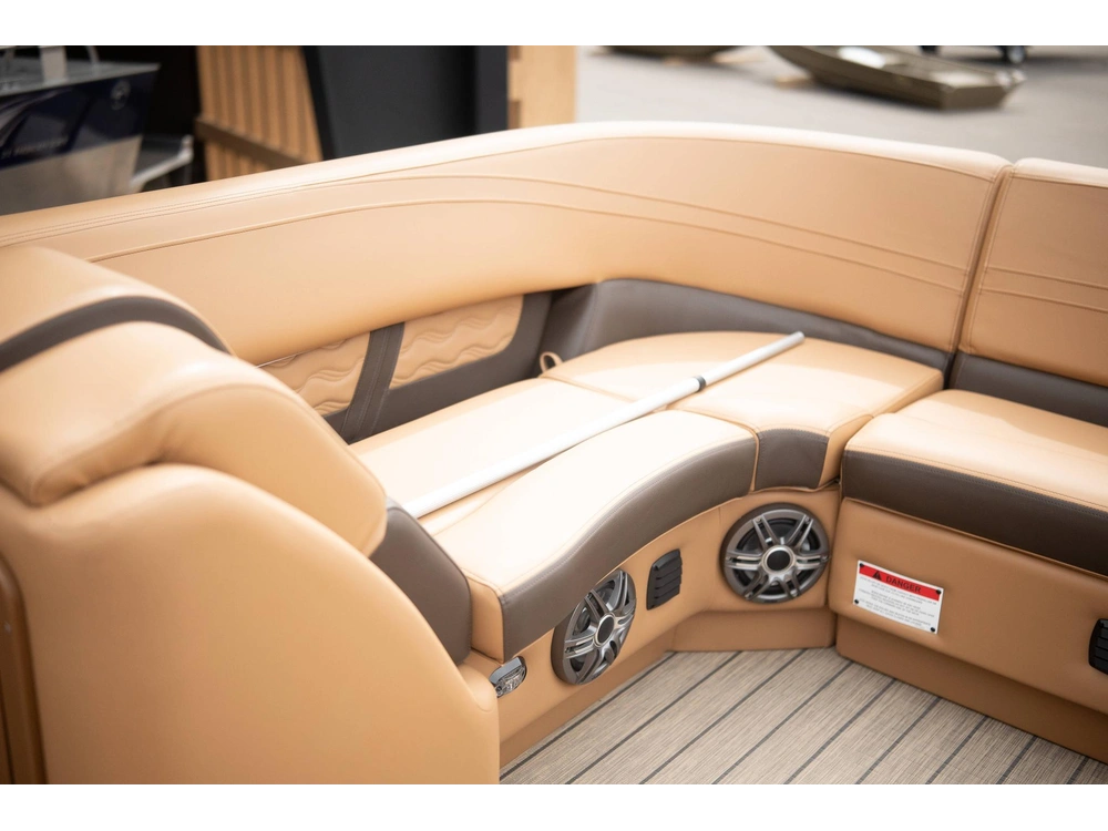 2025 Suncatcher Fusion 324sl alt