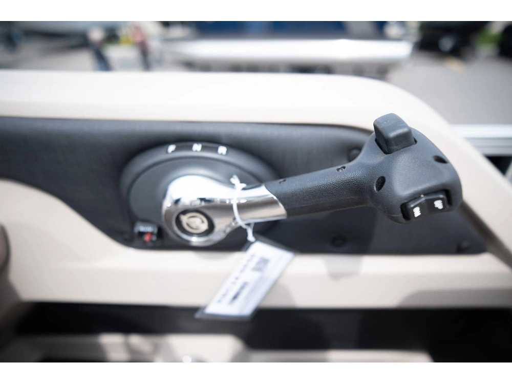 2023 Legend Q-series Lounge Plus Sport Pro alt