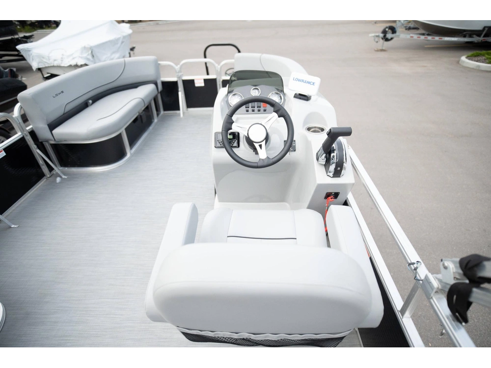 2023 Lowe Boats Ultra Cruise 200 alt