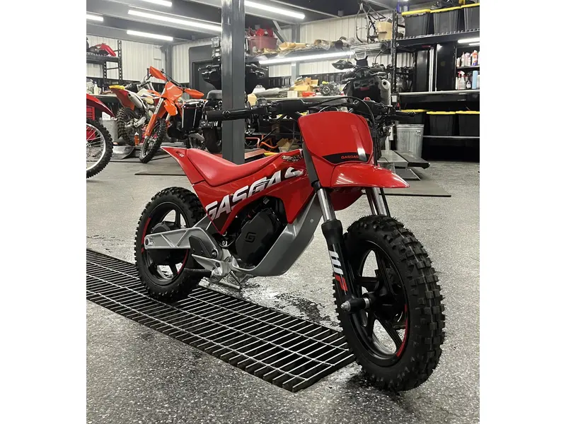 2025 GASGAS MC-E 2 thumbnail 8
