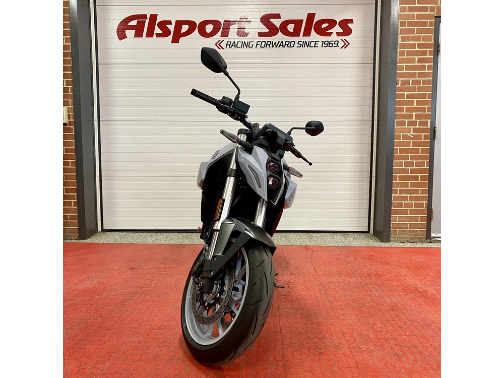 2025 Suzuki Gsx 8s alt