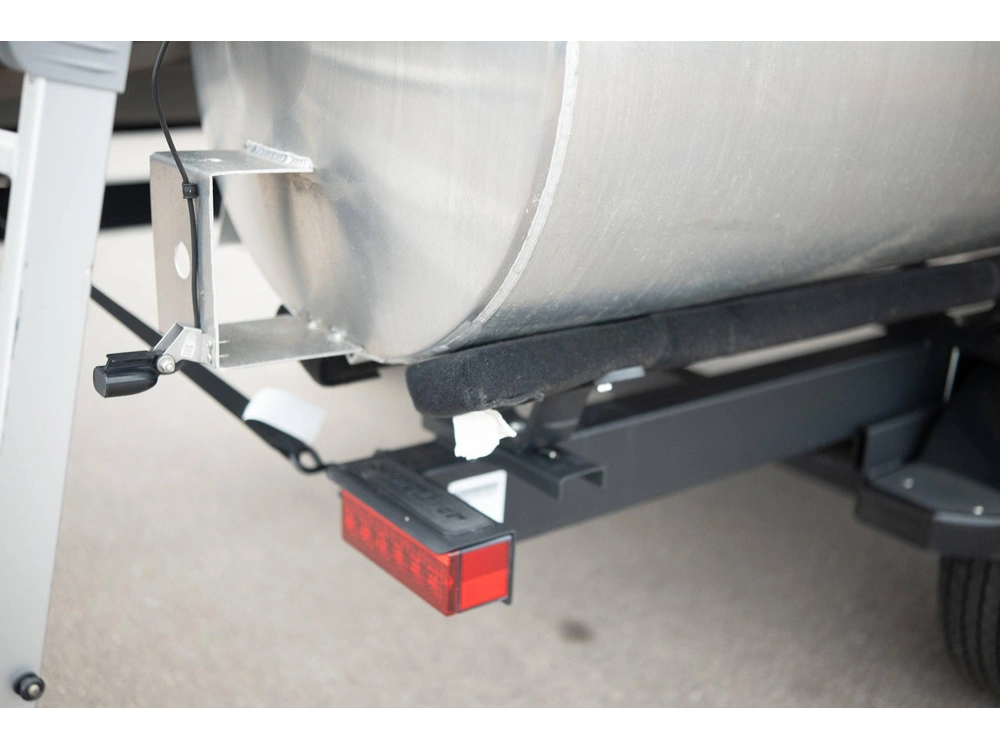 2023 Lowe Boats Ultra Value 200 alt