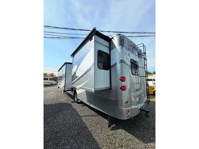 2014 Winnebago ITASCA SUNCRUISER 38Q thumbnail 3
