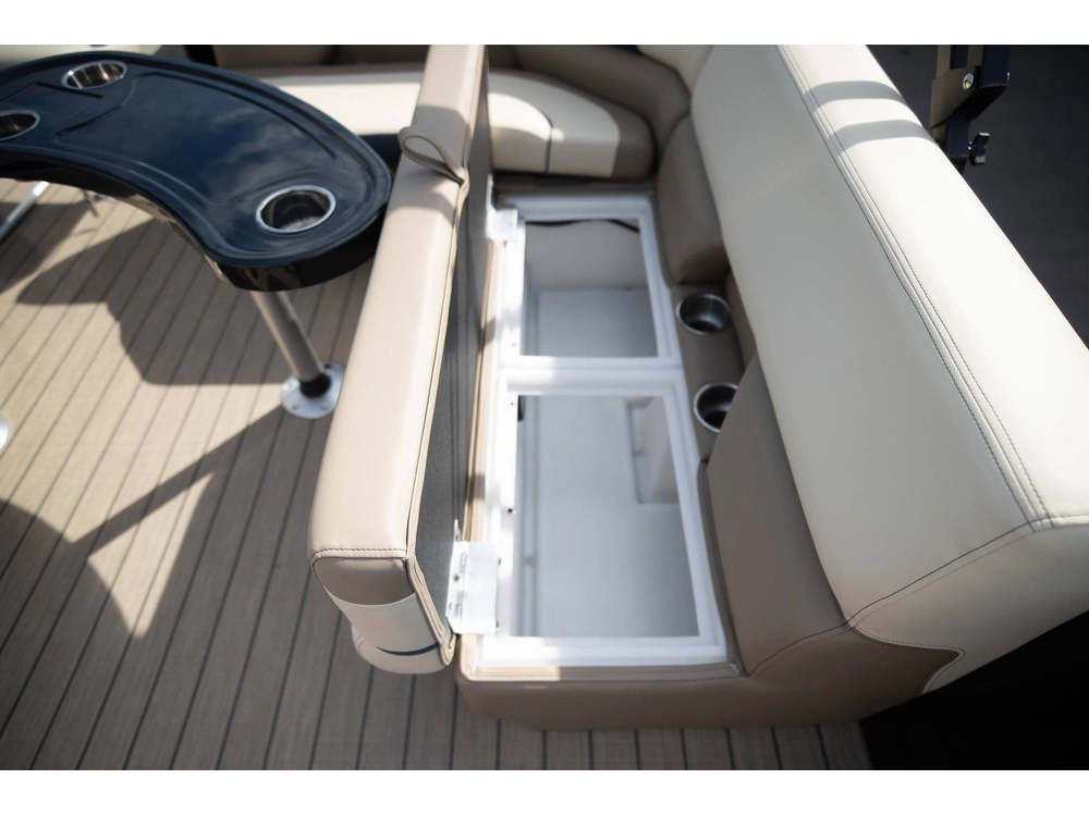 2025 Suncatcher Select 20f alt