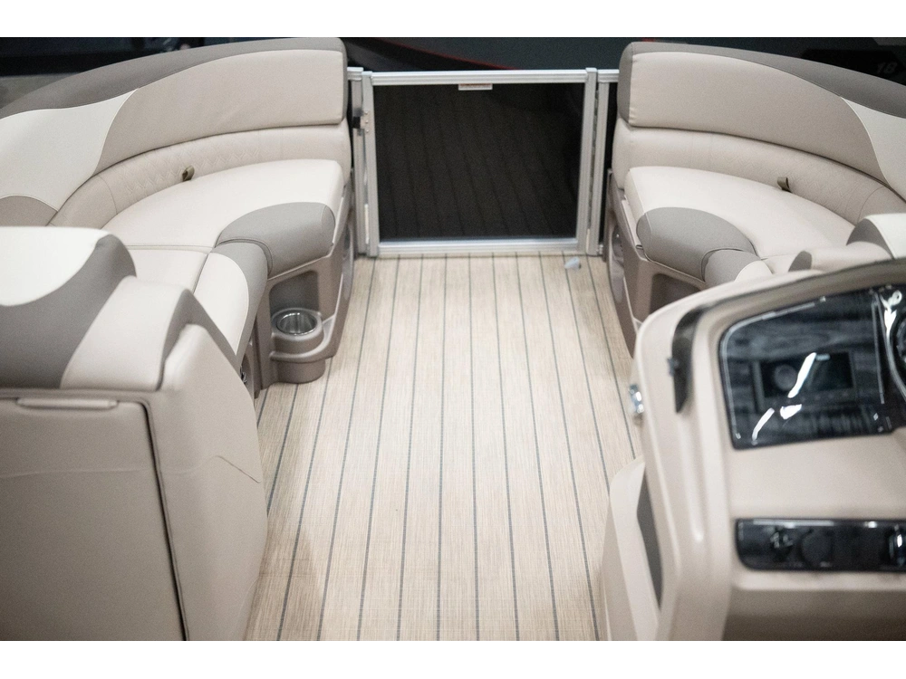 2023 Legend Q-series Lounge Plus Sport Pro alt