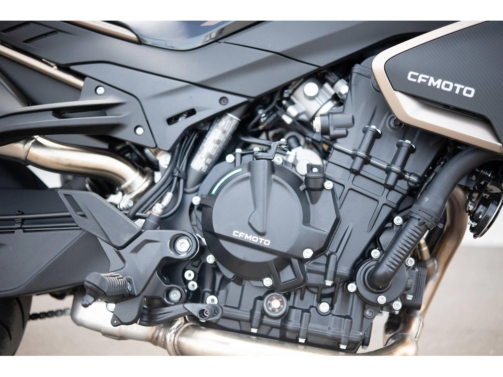 2025 Cfmoto 800nk alt