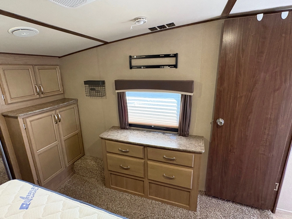 2017 Dutchmen Denali 335 Rlk alt