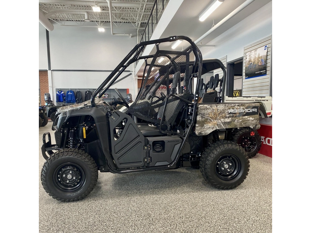 2025 Honda Pioneer 520 Camo alt