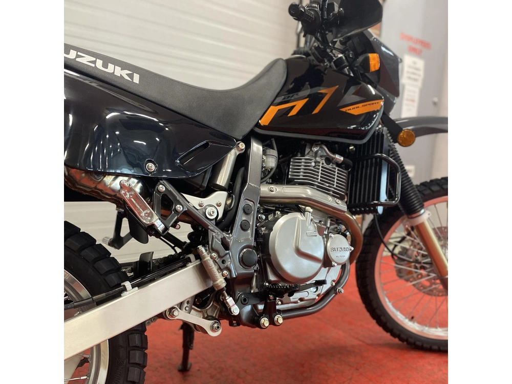 2025 Suzuki Dr 650s alt