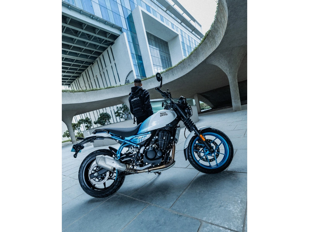 2026 Royal Enfield Guerrilla 450 Brava Blue alt