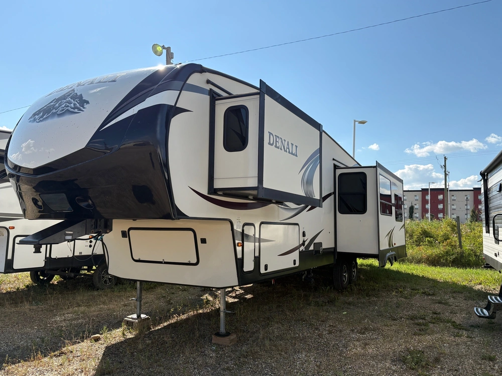 2017 Dutchmen Denali 335 Rlk alt