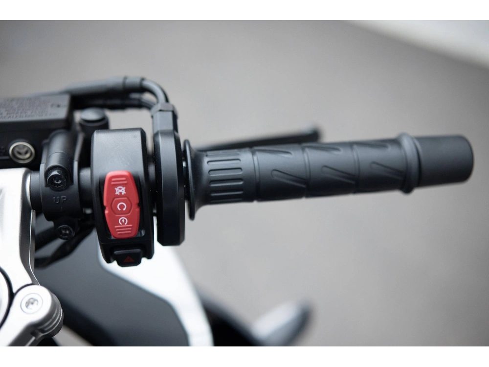 2024 Cfmoto 300ss alt