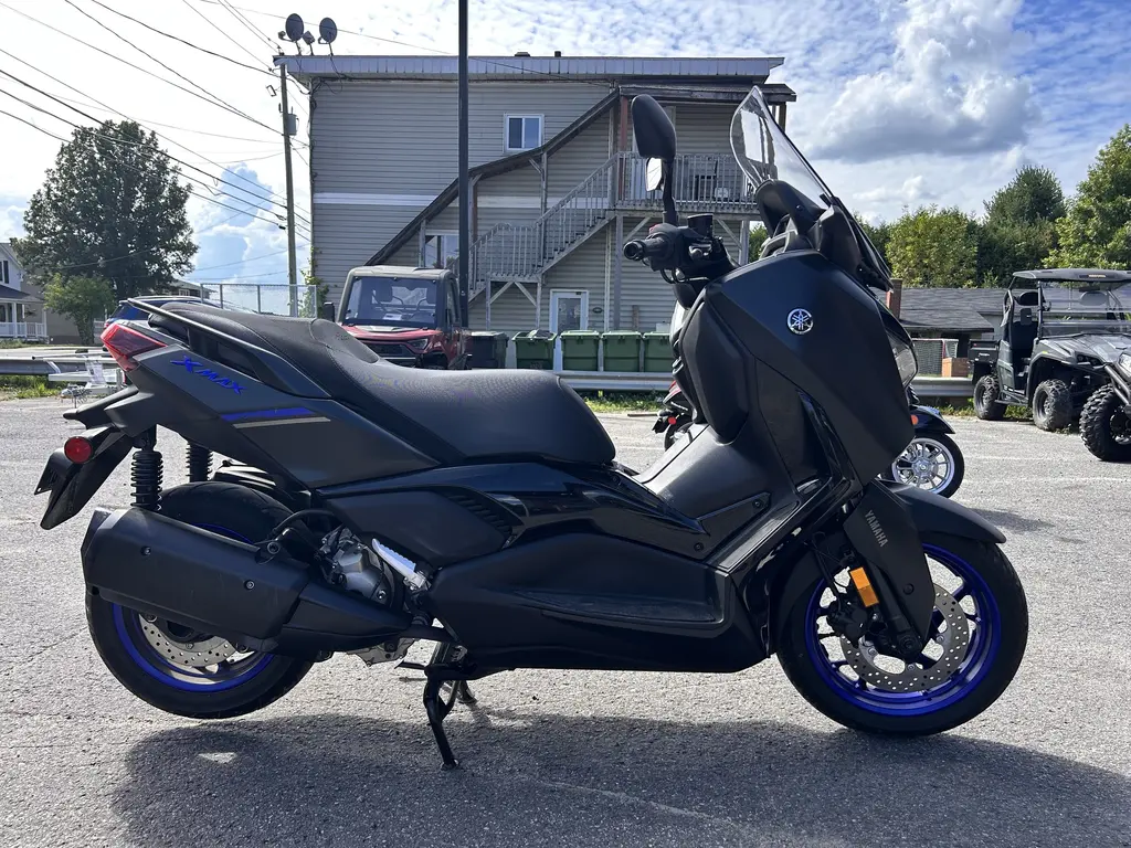 2024 Yamaha X MAX CZD300AR