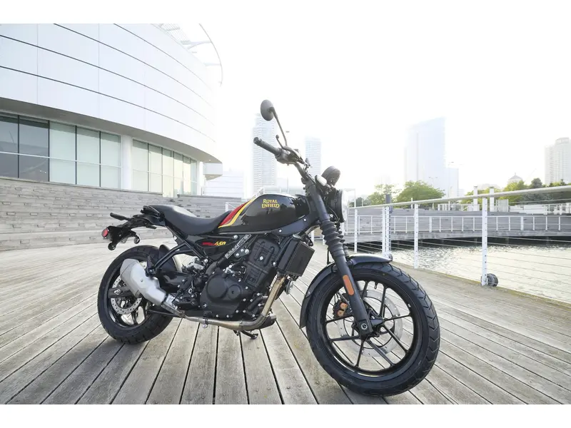 2026 Royal Enfield GUERRILLA 450 PLAYA BLACK