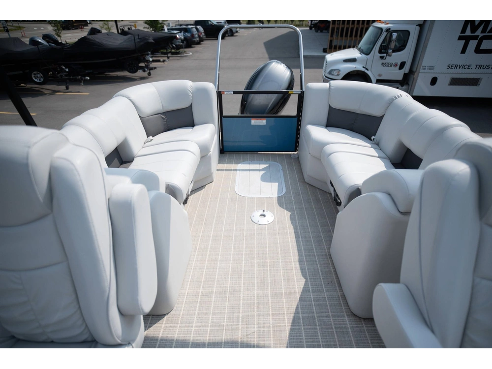 2024 Suncatcher Fusion 322rc alt