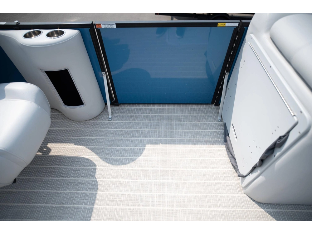 2024 Suncatcher Fusion 322rc alt