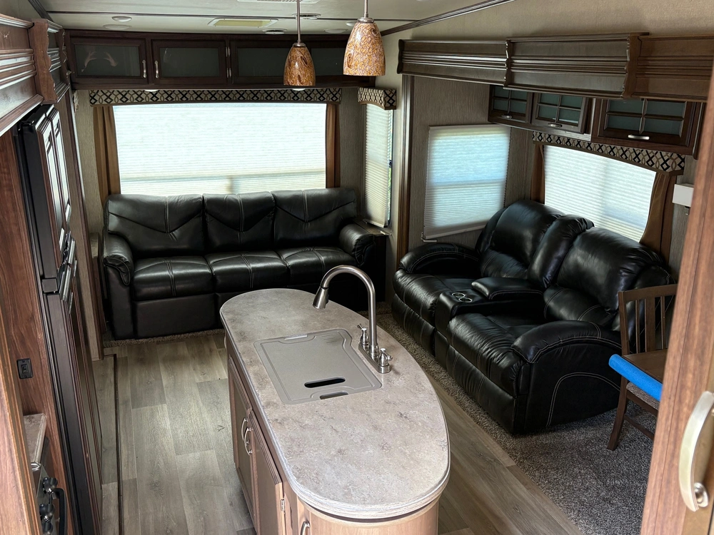 2017 Dutchmen Denali 335 Rlk alt