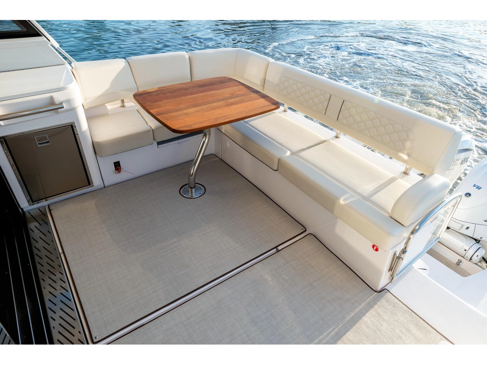 2022 Regal 42 Xo alt