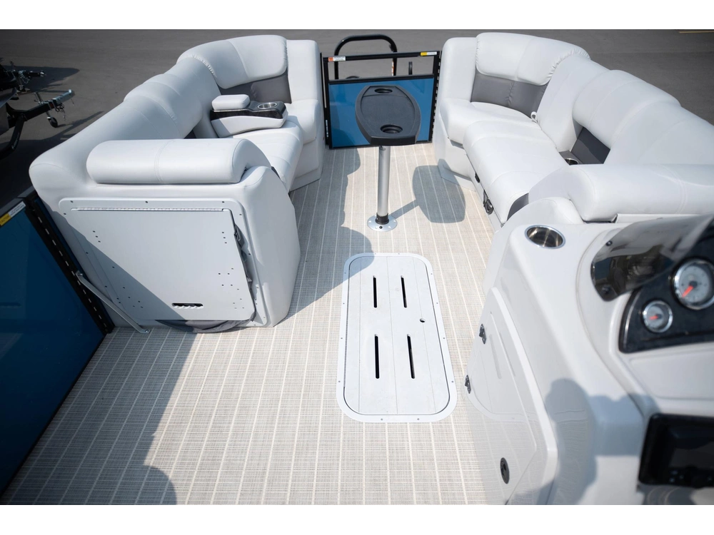 2024 Suncatcher Fusion 322rc alt