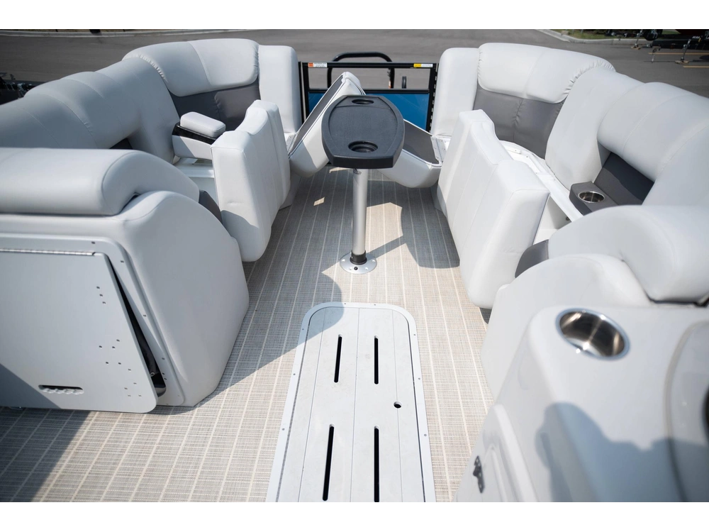 2024 Suncatcher Fusion 322rc alt