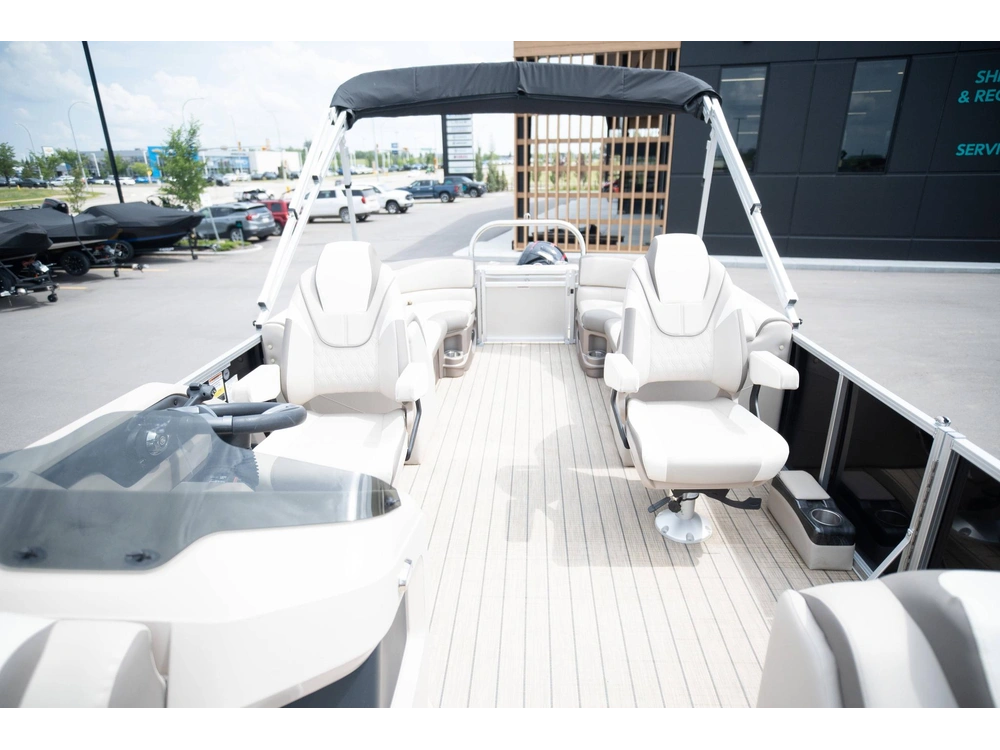 2023 Legend Q-series Lounge Plus Sport Pro alt