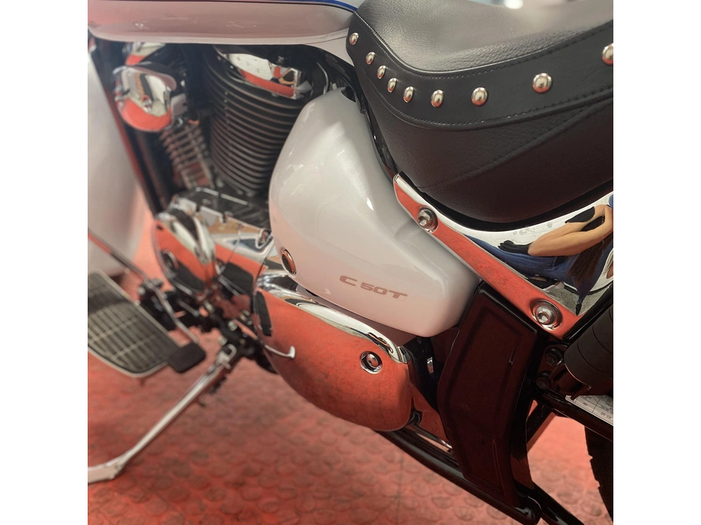 2025 Suzuki Boulevard C50 alt