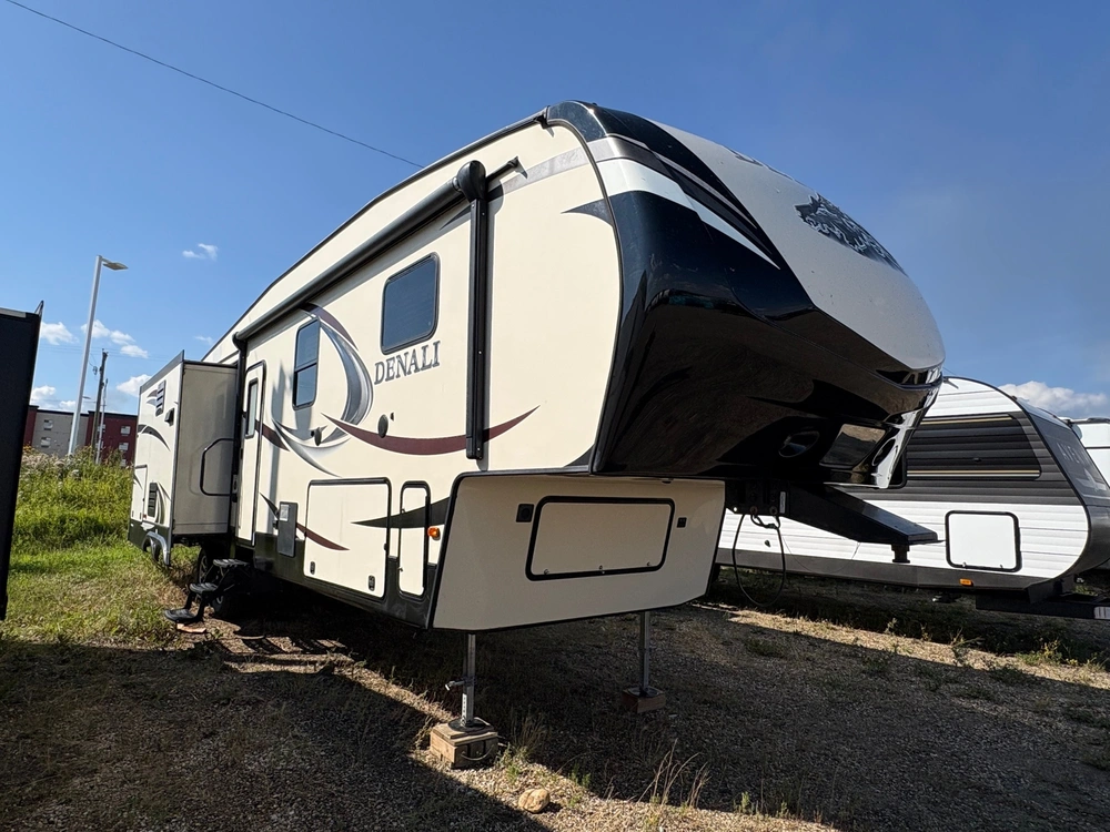 2017 Dutchmen Denali 335 Rlk alt