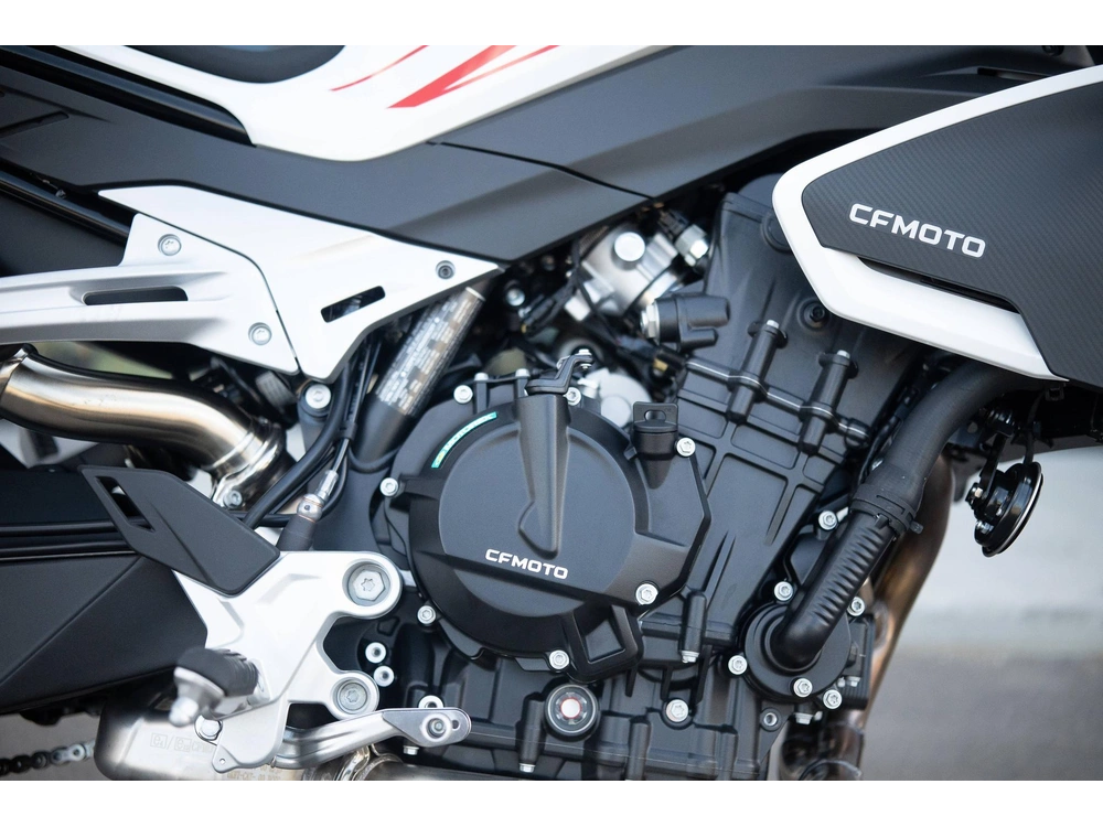 2025 Cfmoto 800nk alt