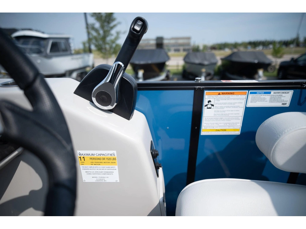 2024 Suncatcher Fusion 322rc alt