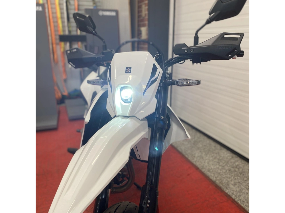 2025 Suzuki Dr-z 4sm alt