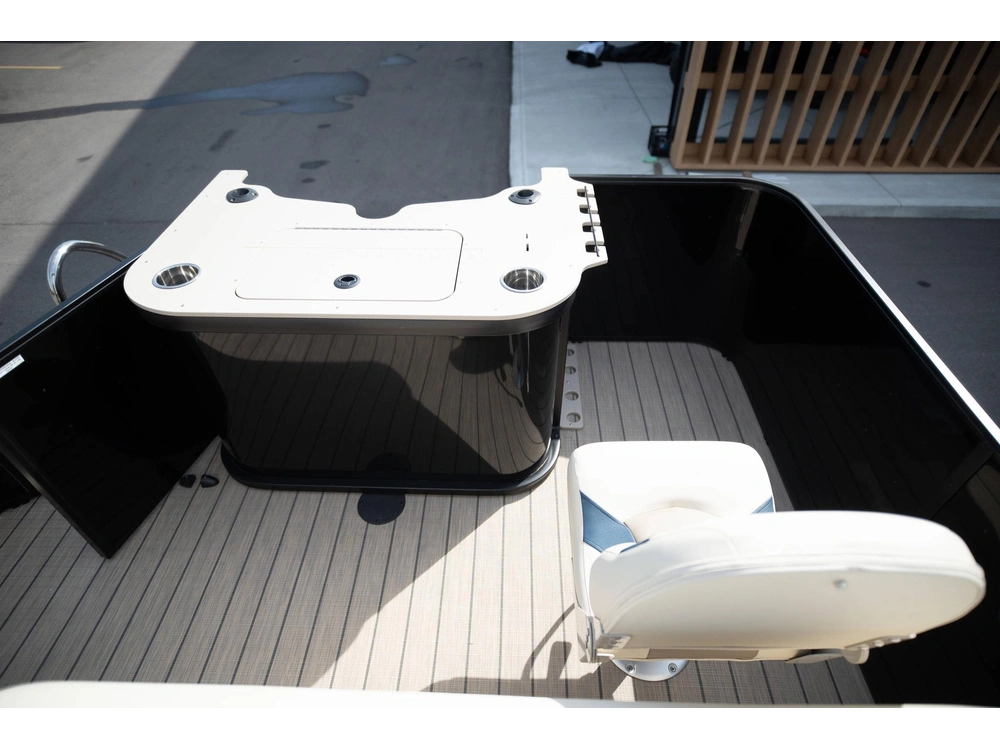 2025 Suncatcher Select 20f alt