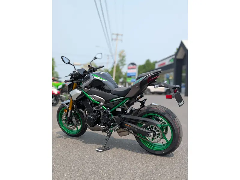 2025 Kawasaki Z900 SE Prix détail 13 994$| 🏁 Alternatives MT-10 SP Monster F 900 R pour naked sportif premium 🏁 |